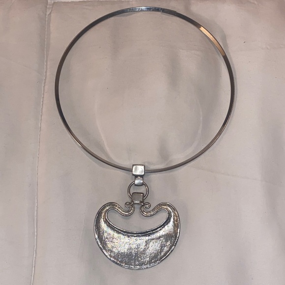 Elegant Necklace - Picture 8 of 11
